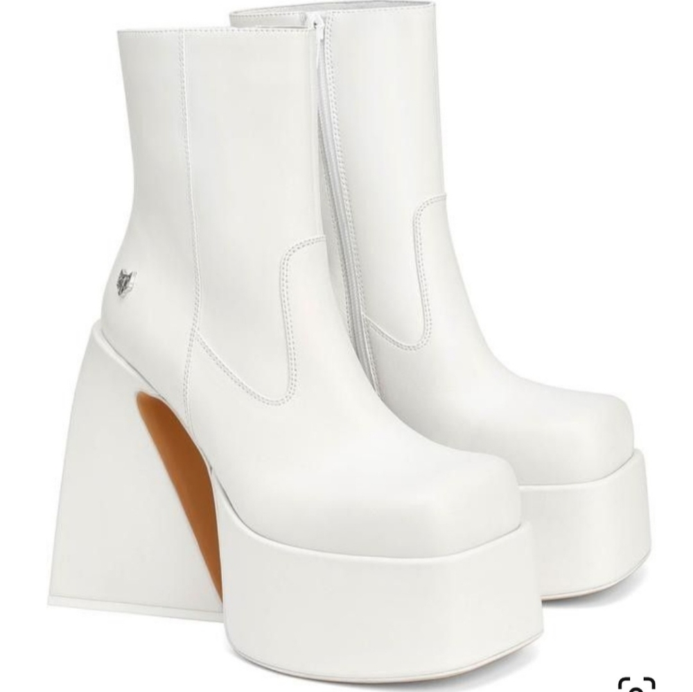 Jane Naked Wolfe Boots